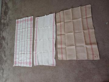 Oude theedoeken rood/wit of rood/ lbruin beschikbaar voor biedingen