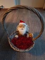 Te koop: porseleinen kerstman in mandje - bloemschikken, Ophalen