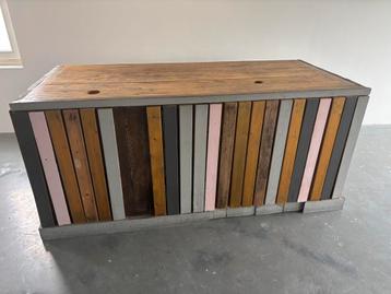 Moet weg! Houten balie ook te gebruiken als tafel of bureau beschikbaar voor biedingen