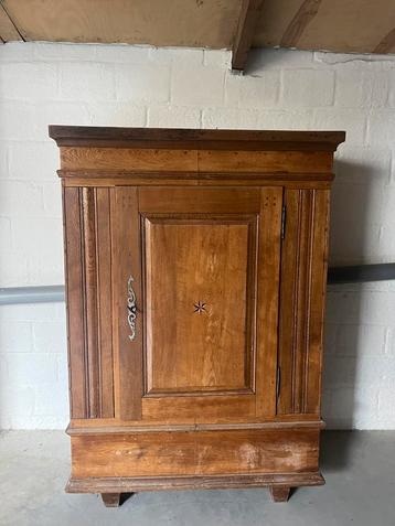 Exclusieve antiek kloosterkast marqueterie beschikbaar voor biedingen