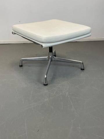 1x Vitra Eames EA 223 Soft Pad Hocker Wit Leer - Gepolijst beschikbaar voor biedingen