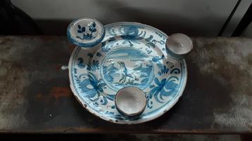 Delfs blauw antiek eierbord beschikbaar voor biedingen