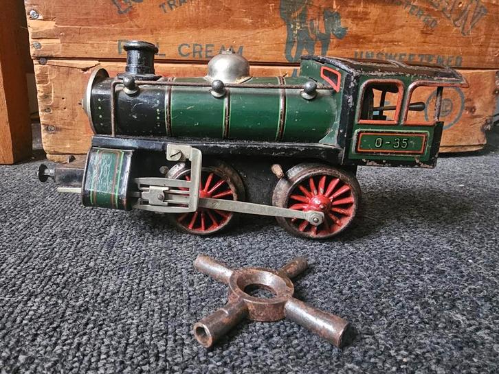 Antieke blikken opwind trein locomotief KARL BUD KBN 1910, Verzamelen, Speelgoed, Gebruikt, Ophalen of Verzenden