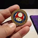 Mario Kart Cup munt Nintendo, Verzamelen, Ophalen of Verzenden, Zo goed als nieuw, Figuurtje, Button
