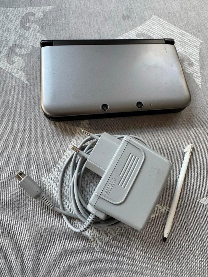 Nintendo 3DS XL Zilver / grijs - goede staat, Spelcomputers en Games, Spelcomputers | Nintendo 2DS en 3DS, Gebruikt, 3DS XL, Zilver