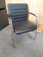 Zeer nette stevige lederlook armstoel, Huis en Inrichting, Stoelen, Ophalen, Zwart, Zo goed als nieuw, Vijf, Zes of meer stoelen
