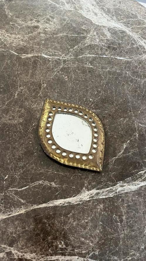 Klein goudkleurig spiegeltje – oogvorm, vintage stijl, Antiek en Kunst, Antiek | Spiegels, Ophalen of Verzenden