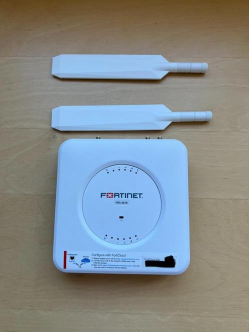 FortiExtender 201E, Computers en Software, Routers en Modems, Zo goed als nieuw, Router, Ophalen of Verzenden