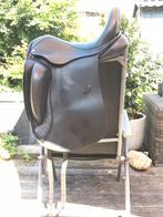 KM Custom Dressuurzadel 17,5 inch met Glitter achterkant, Dieren en Toebehoren, Paarden en Pony's | Zadels, Ophalen of Verzenden