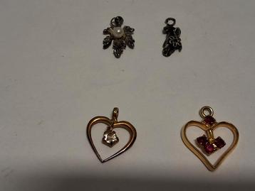 4 Hangertjes: Zilver- & Goudkleurig beschikbaar voor biedingen