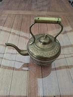 Antieke theepot, fluitketel, met versierde buik., Antiek en Kunst, Antiek | Koper en Brons, Ophalen of Verzenden, Koper