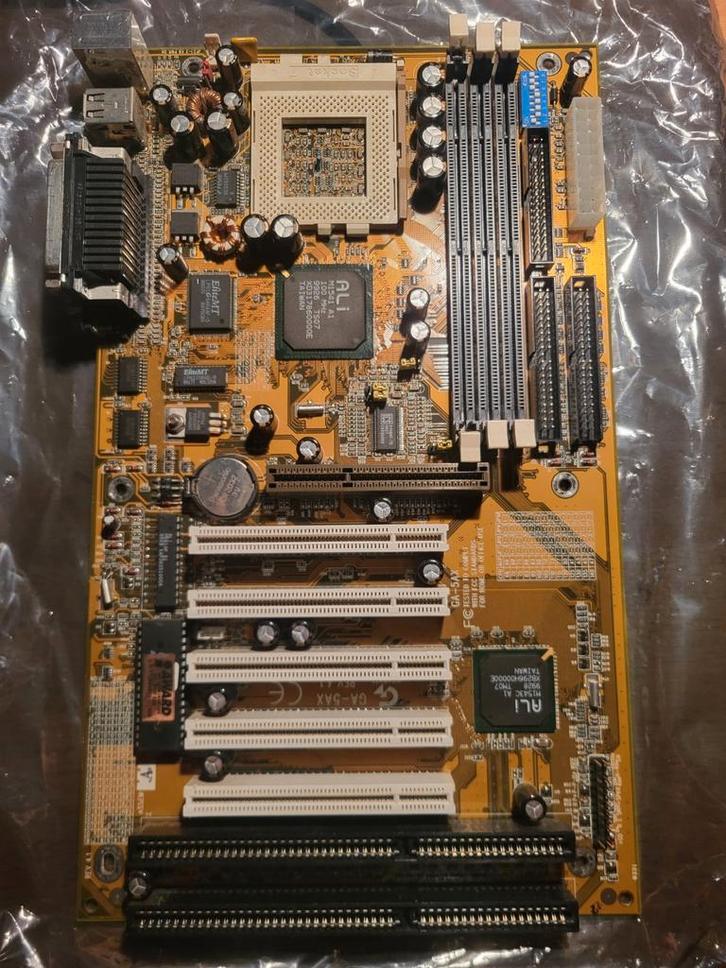 Gigabyte GA-5AX ATX Super Socket 7, Computers en Software, Moederborden, Zo goed als nieuw, Ophalen of Verzenden