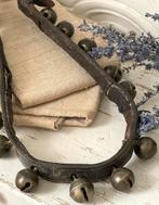 Brocante oude leren bellenband met 16 bellen, Antiek en Kunst, Verzenden