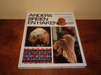 Anders breien en haken patronenboek uit 1976, Ophalen of Verzenden, Zo goed als nieuw, Breien of Haken, Patroon of Boek