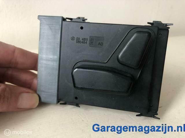 Stoelverstellings schakelaar linksvoor 03461141 56049431AD, Auto-onderdelen, Dashboard en Schakelaars, Gebruikt, Ophalen of Verzenden