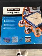 Fiskars ScrapBoss Embossing Set+2 extra sjablonen, Ophalen of Verzenden, Zo goed als nieuw, Frame of Mal