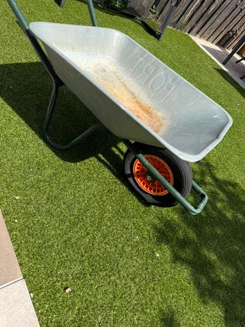 Kruiwagen lekker band beschikbaar voor biedingen