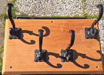Antieke kapstokhaken, 4 stuks los. beschikbaar voor biedingen