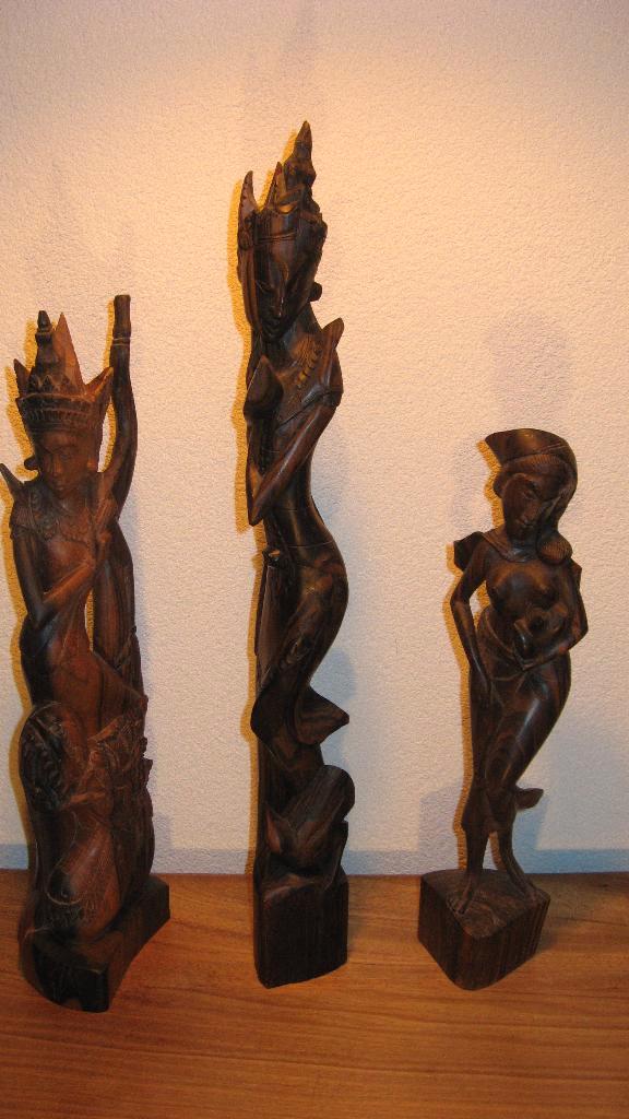 Balinese vrouw houtsnijwerk, Antiek en Kunst, Kunst | Beelden en Houtsnijwerken, Ophalen of Verzenden