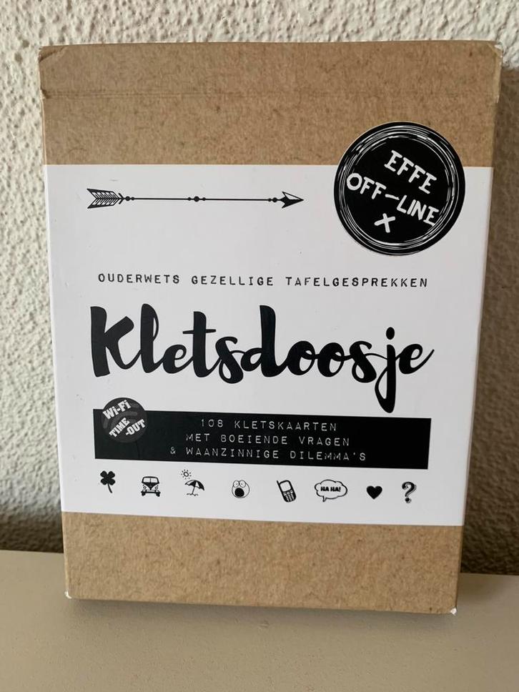 Kletsdoosje met 108 kletskaarten, leuk voor de feestdagen!, Hobby en Vrije tijd, Gezelschapsspellen | Kaartspellen, Gebruikt, Ophalen of Verzenden