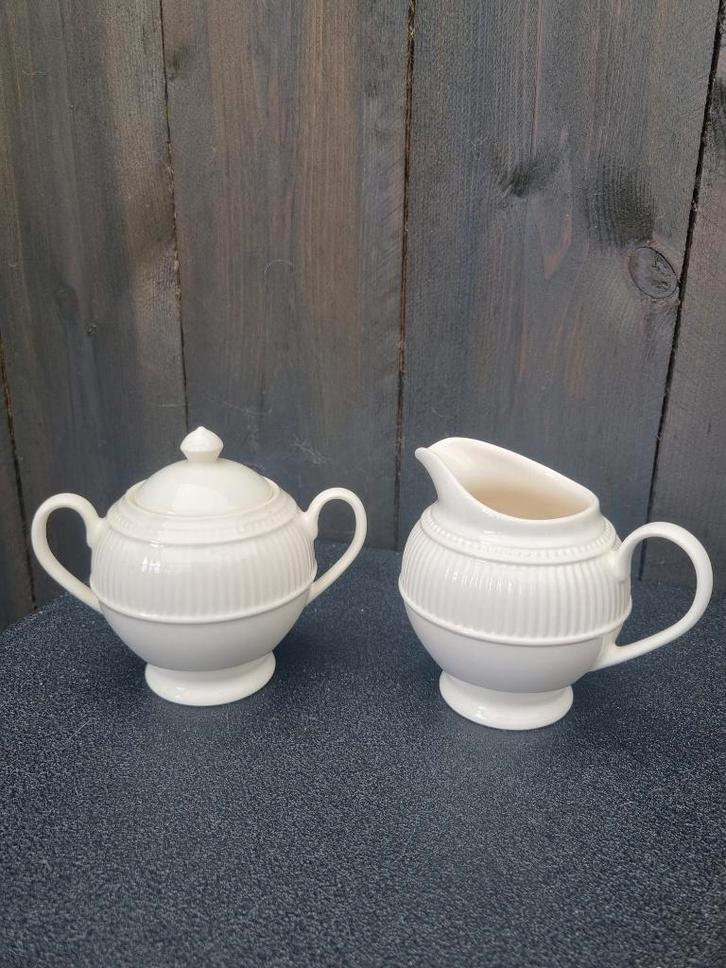 wedgwood melkkan en suikerpot, Huis en Inrichting, Keuken | Servies, Zo goed als nieuw, Overige typen, Wedgwood, Porselein, Ophalen of Verzenden