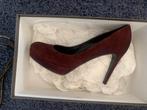 Suède paarse pumps maat 40, Ophalen of Verzenden, Zo goed als nieuw, Rood