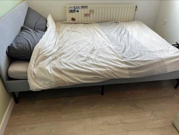 2 persoons bed inclusief matras 140x200 grijs stof