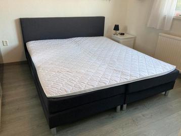 Leuke boxspring 180 x 200 beschikbaar voor biedingen