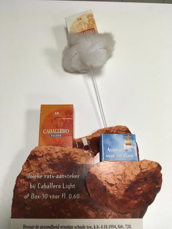 display Caballero Light met boekjes afm 25x30 cm (karton), Verzamelen, Rookartikelen, Aanstekers en Luciferdoosjes, Zo goed als nieuw