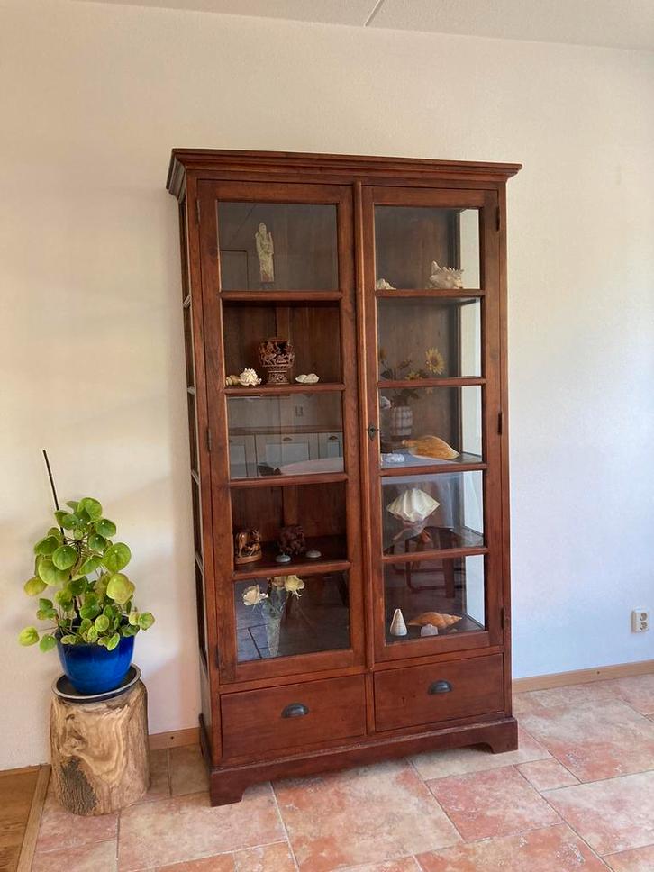 Vitrinekast groot massief hout en glas buffetkast, Huis en Inrichting, Kasten | Vitrinekasten, Zo goed als nieuw, 200 cm of meer