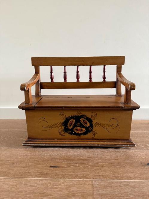 Vintage kinderbankje, Kinderen en Baby's, Kinderkamer | Tafels en Stoelen, Gebruikt, Stoel(en), Ophalen