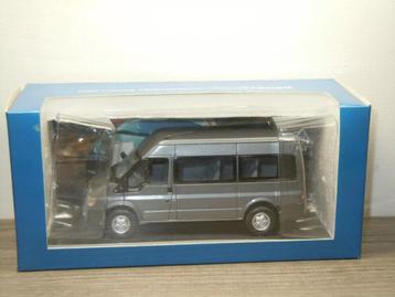 Ford Transit 8 Seat Carrier - Minichamps 1:43  beschikbaar voor biedingen