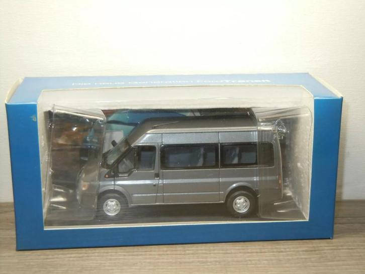 Ford Transit 8 Seat Carrier - Minichamps 1:43, Hobby en Vrije tijd, Modelauto's | 1:43, Gebruikt, Auto, MiniChamps, Verzenden
