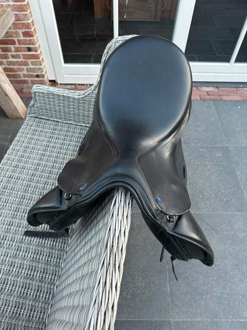 Euroriding Dressuurzadel Euroriding Opal Sensitiv 17,5 inch beschikbaar voor biedingen