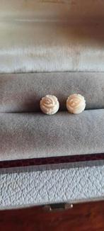 Antieke oorbellen celluloïd roosjes., Ophalen of Verzenden, Overige materialen, Oorbellen