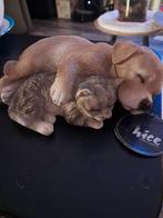 Schattig beeldje van slapende hond en kat 25 cm, Ophalen of Verzenden, Zo goed als nieuw, Kunststof, Dierenbeeld