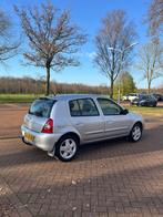 Renault Clio 1.2 16V E4 2008 Grijs, Auto's, Voorwielaandrijving, 74 pk, 4 cilinders, Origineel Nederlands