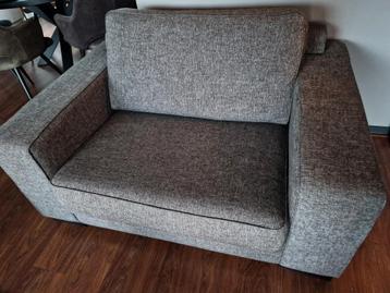 Montel loveseat  beschikbaar voor biedingen