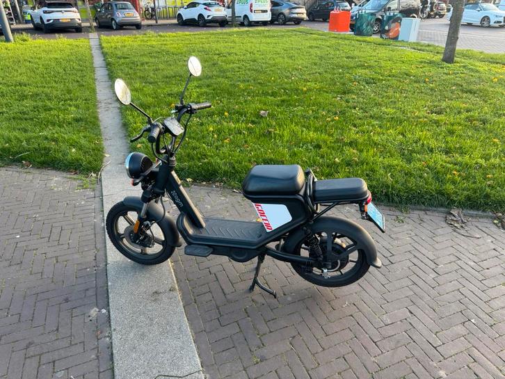 AGM Goccia, Fietsen en Brommers, Snorfietsen en Snorscooters, Zo goed als nieuw, Overige merken, Benzine, Ophalen