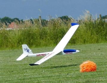 Zweefvliegtuig met motor beschikbaar voor biedingen