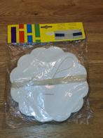 Nieuw: papieren slinger 10 meter, wit-blauw, brandveilig, Ophalen of Verzenden, Nieuw, Versiering, Verjaardag