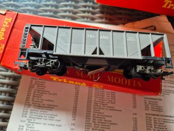 Tri-ang  cement wagon R137 met stort meganisme  beschikbaar voor biedingen