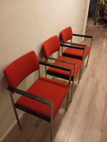 3 vintage stoelen Kho Liang le Triangle serie 440 model C440 beschikbaar voor biedingen