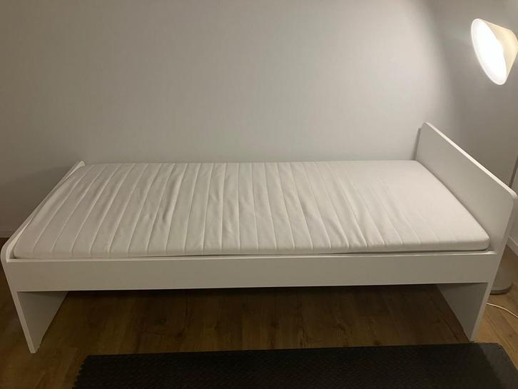 IKEA kids bed 200x90 cm, Huis en Inrichting, Slaapkamer | Bedden, Zo goed als nieuw, Eenpersoons, 90 cm, 200 cm, Hout, Wit, Ophalen