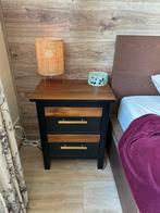 Unieke houten nachtkastjes, Ophalen, Zo goed als nieuw, Hout, 55 tot 70 cm