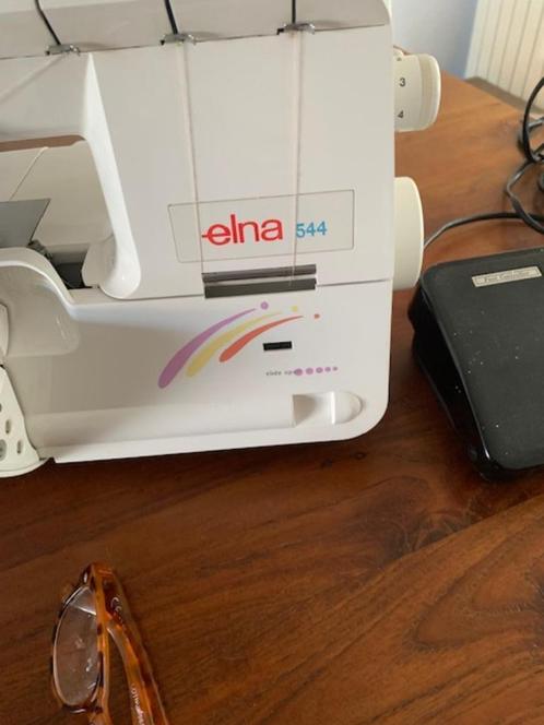 ELNA 544 OVERLOCK MACINE, Hobby en Vrije tijd, Naaimachines en Toebehoren, Zo goed als nieuw, Lockmachine, Overige merken, Ophalen of Verzenden