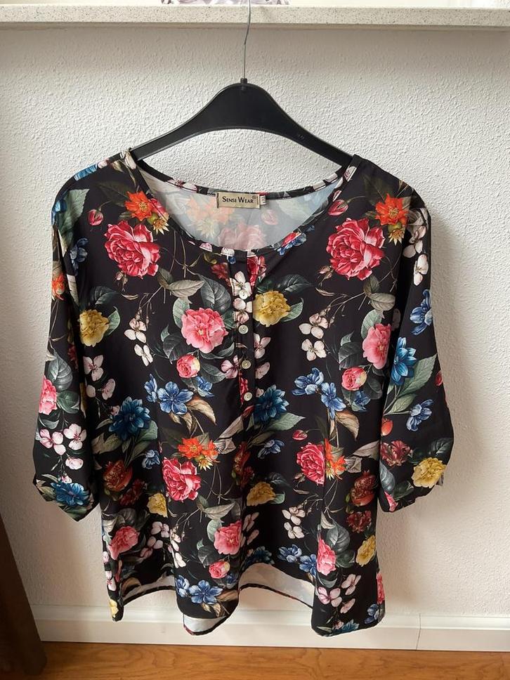 Gebloemde blouse van Sensi Wear, maat L/XL, valt groot, Kleding | Dames, Blouses en Tunieken, Zo goed als nieuw, Maat 46/48 (XL) of groter