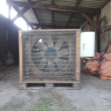 Grote stal/ hal ventilator en aanhangwagen  beschikbaar voor biedingen