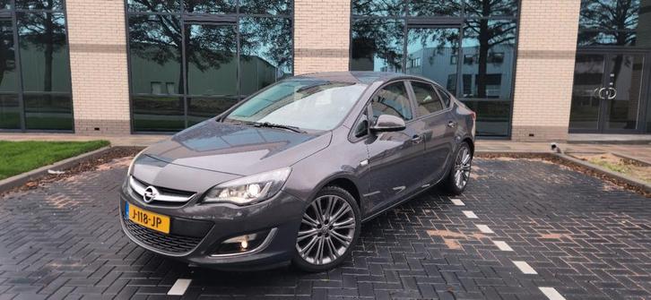 Opel Astra 1.4 Turbo 150 Jahre Edition 140pk Winterpakket, Auto's, Opel, Particulier, Astra, ABS, Airbags, Airconditioning, Alarm