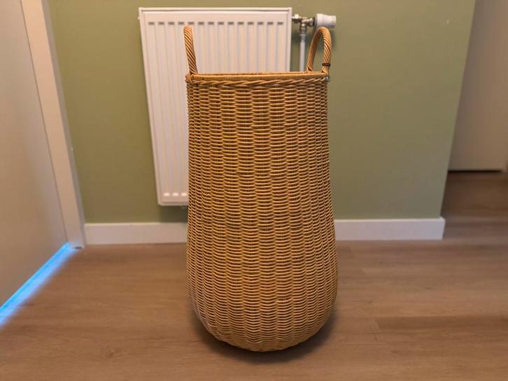 Ferm Living Braided Wasmand - gezien in Kopen Zonder Kijkenn, Huis en Inrichting, Woonaccessoires | Schalen en Manden, Zo goed als nieuw